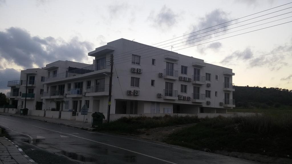Palms Resort Apartments Alethriko Экстерьер фото